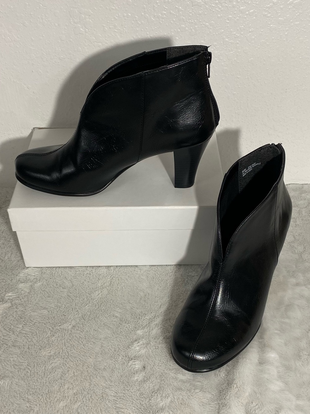 Aerosoles Gum Drop Black Faux Leather Ankle Booties Women’s Size 9.5M